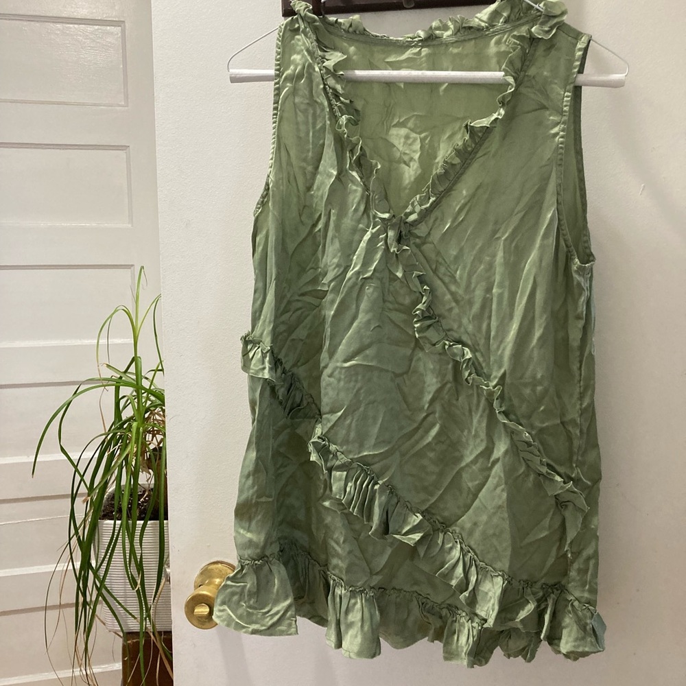 Silk tank top M with ruffle details in green